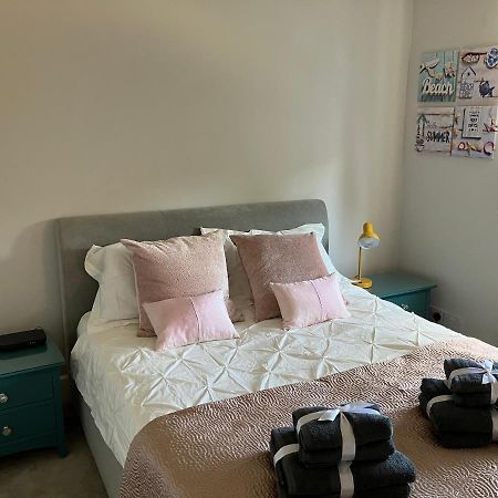 Beautiful 4 Double Bedroom House In Poole With Hot Tub, Near Sandbanks Екстериор снимка