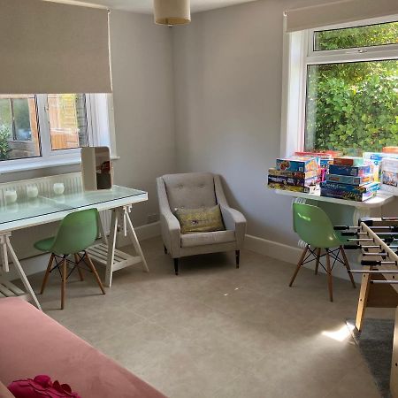 Beautiful 4 Double Bedroom House In Poole With Hot Tub, Near Sandbanks Екстериор снимка