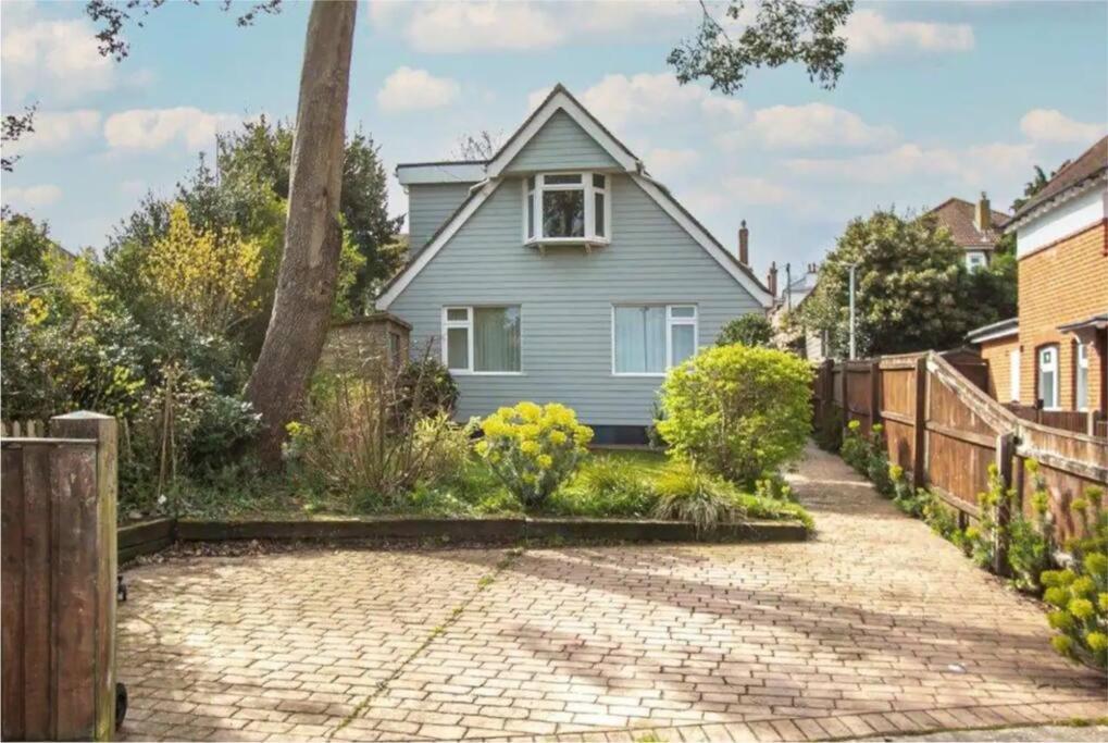 Beautiful 4 Double Bedroom House In Poole With Hot Tub, Near Sandbanks Екстериор снимка