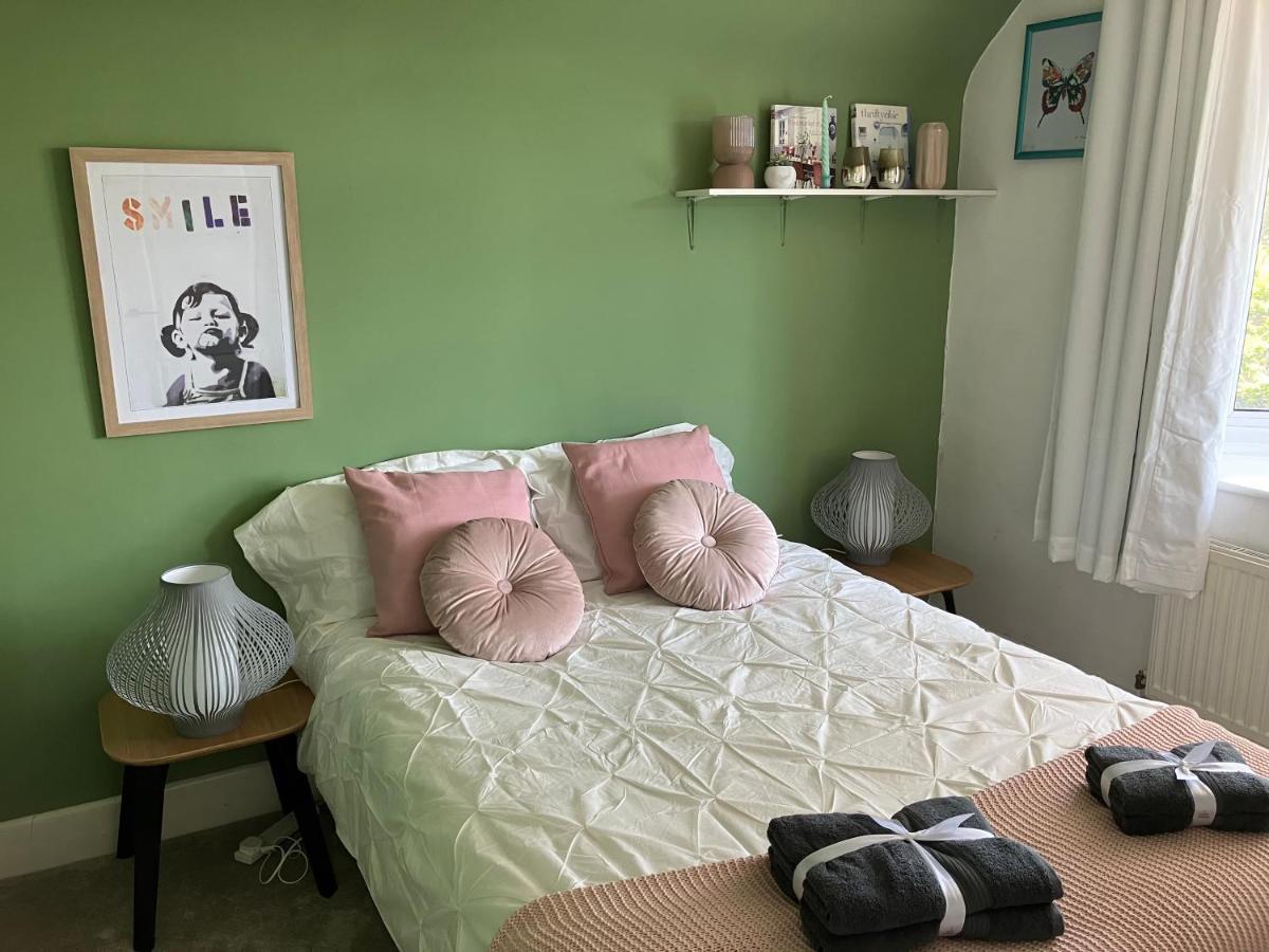 Beautiful 4 Double Bedroom House In Poole With Hot Tub, Near Sandbanks Екстериор снимка
