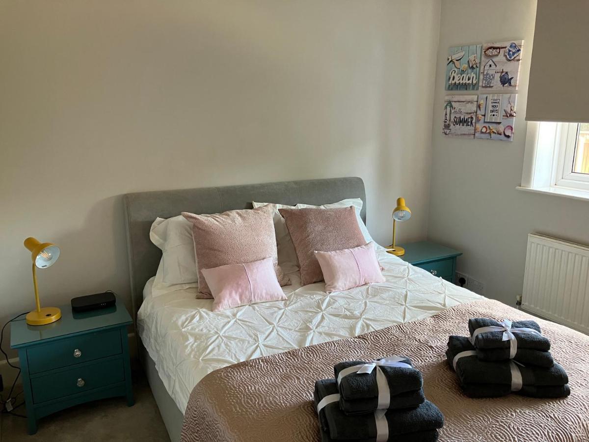 Beautiful 4 Double Bedroom House In Poole With Hot Tub, Near Sandbanks Екстериор снимка