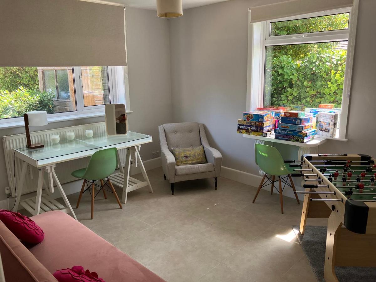 Beautiful 4 Double Bedroom House In Poole With Hot Tub, Near Sandbanks Екстериор снимка